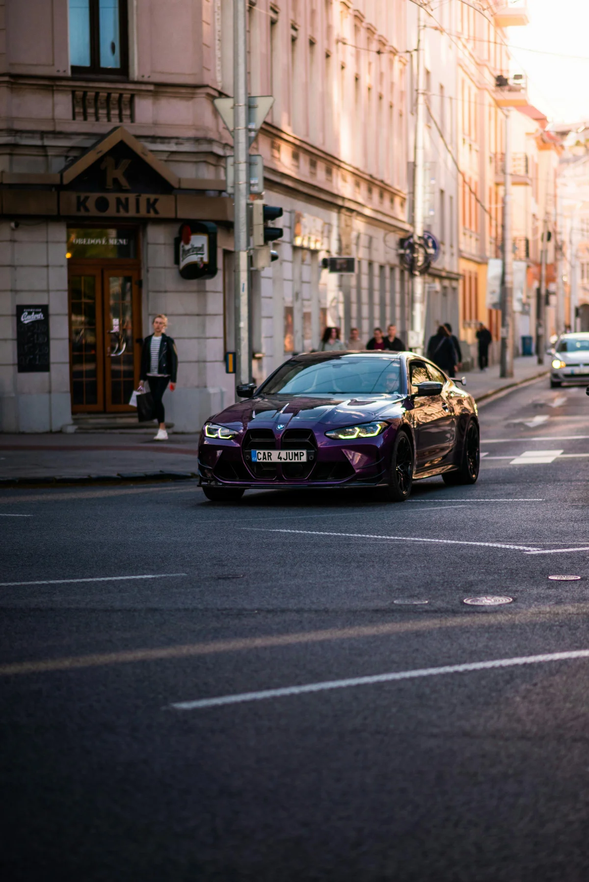 BMW M4 zijaanzicht